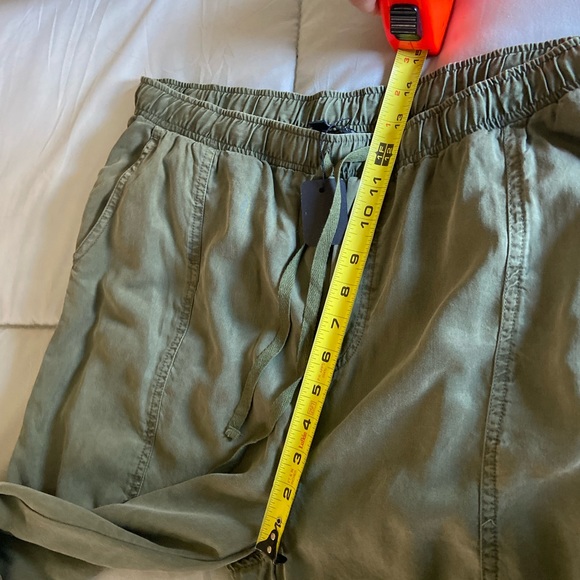 🛑 SOLD 🛑 - Olive Green Jogger Cargo Pants - Picture 11 of 12